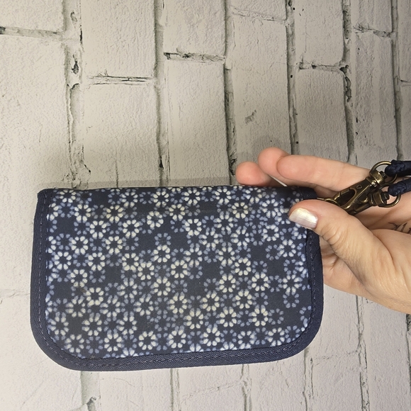 Eddie Bauer Blue and White Geometric Clutch with Adjustable Strap - Picture 10 of 10
